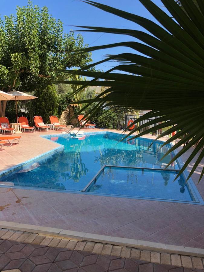 Vrisi Apartments & Villa Pitsidia Bagian luar foto