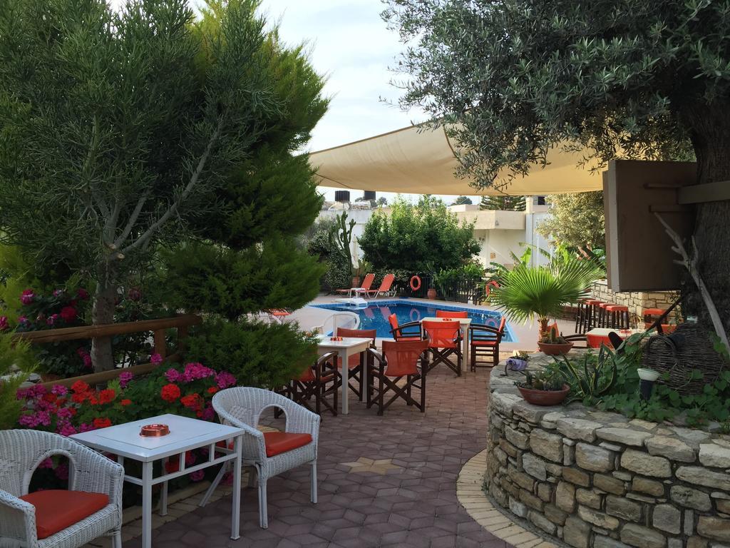 Vrisi Apartments & Villa Pitsidia Bagian luar foto