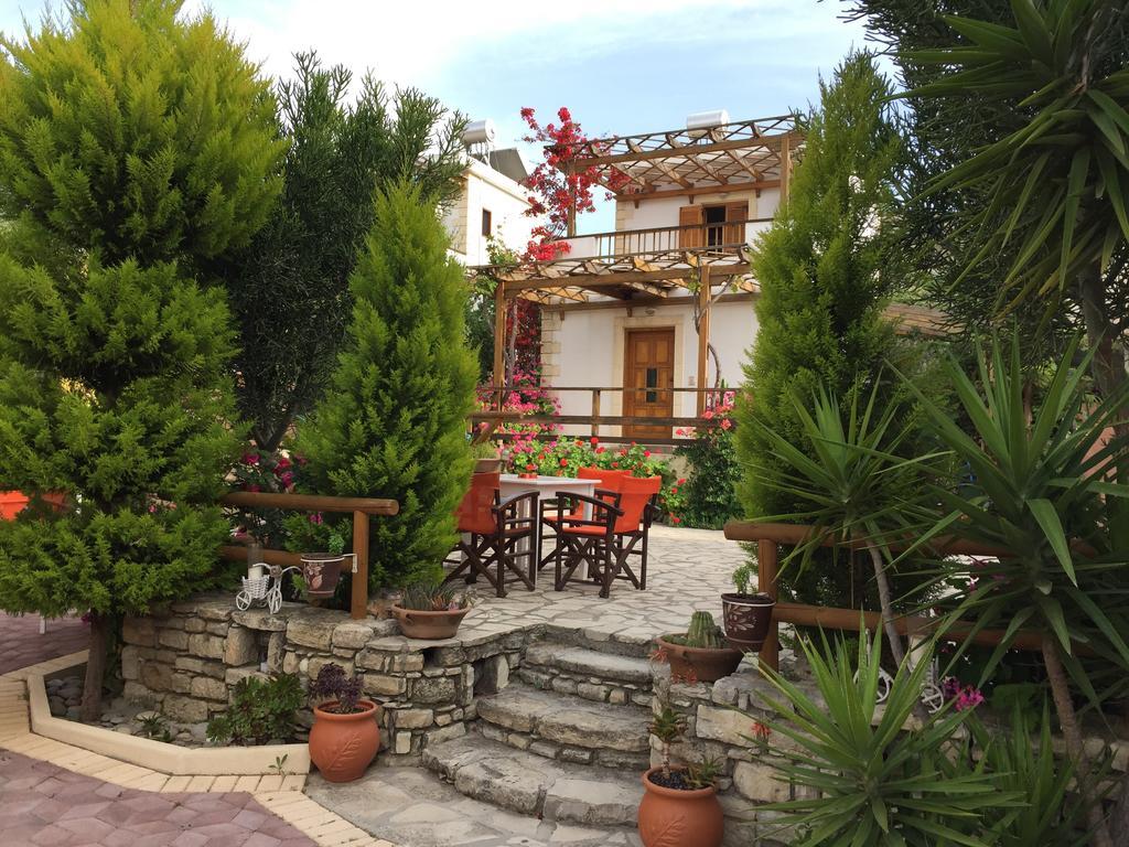 Vrisi Apartments & Villa Pitsidia Bagian luar foto