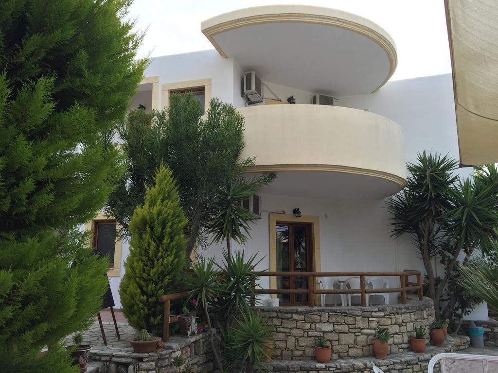 Vrisi Apartments & Villa Pitsidia Bagian luar foto