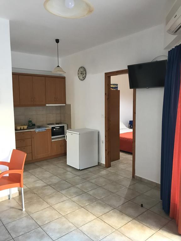 Vrisi Apartments & Villa Pitsidia Bagian luar foto