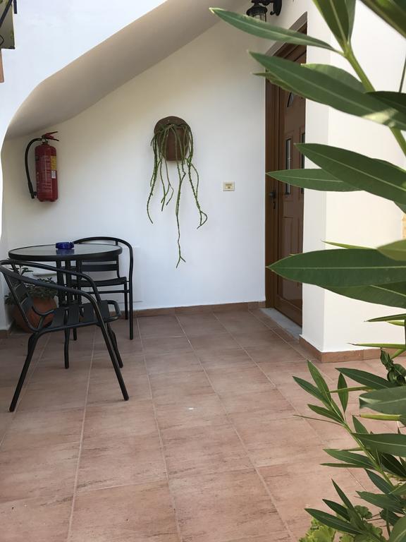 Vrisi Apartments & Villa Pitsidia Bagian luar foto