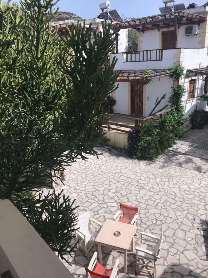 Vrisi Apartments & Villa Pitsidia Bagian luar foto